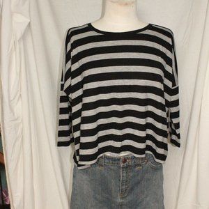 Grey and Black Striped 3/4 sleeve szM